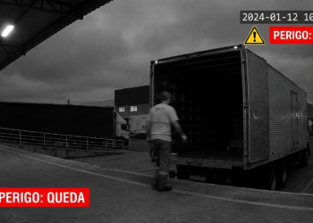 Queda Fatal de Caminhão: O Perigo Invisível no Descarregamento de Mercadorias